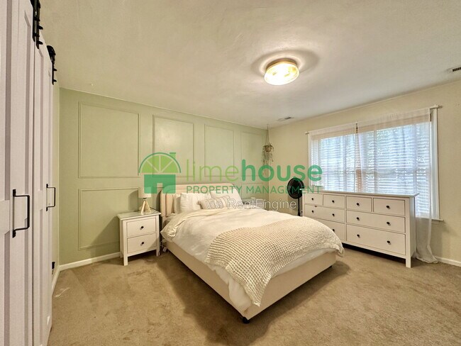 Building Photo - 5 Baywood Ln
