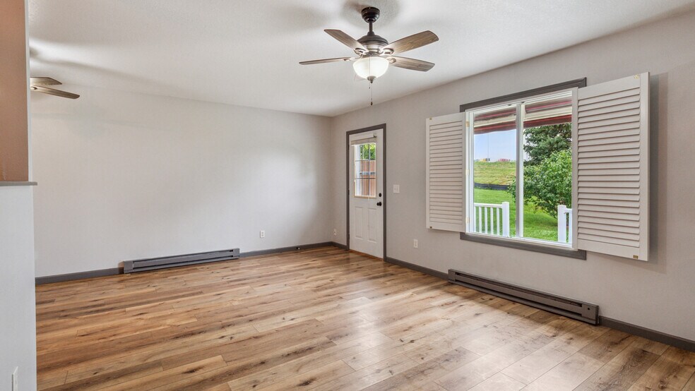 Building Photo - 2021 Vista View Dr