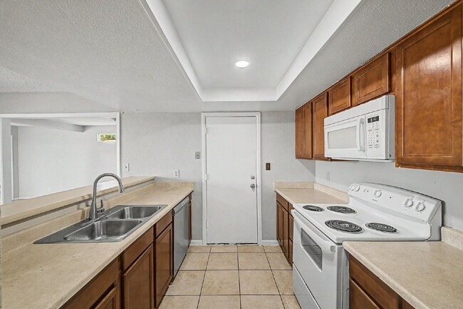 Building Photo - 12446 N 36th Dr