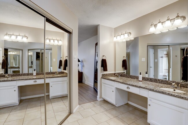 Building Photo - 6819 Yardley Dr