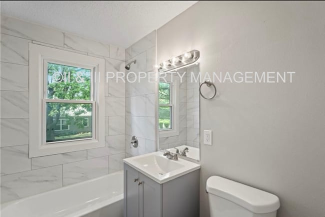 Building Photo - 8022 W 61st St