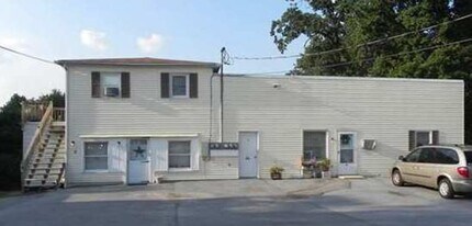 Building Photo - 2 BR  Apartment