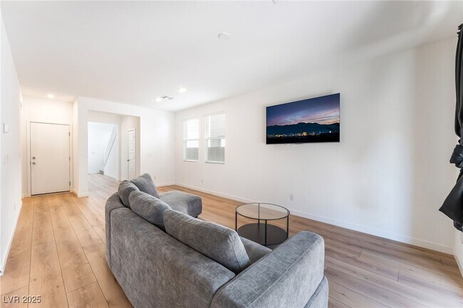 Building Photo - 2960 Gaffer Film St