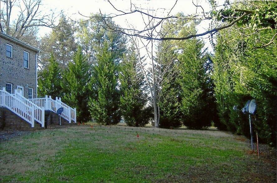 Building Photo - 959 13th St SE