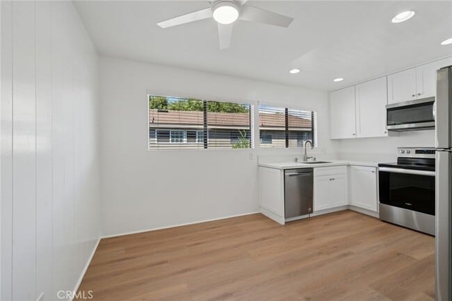 Building Photo - 82 Streamwood