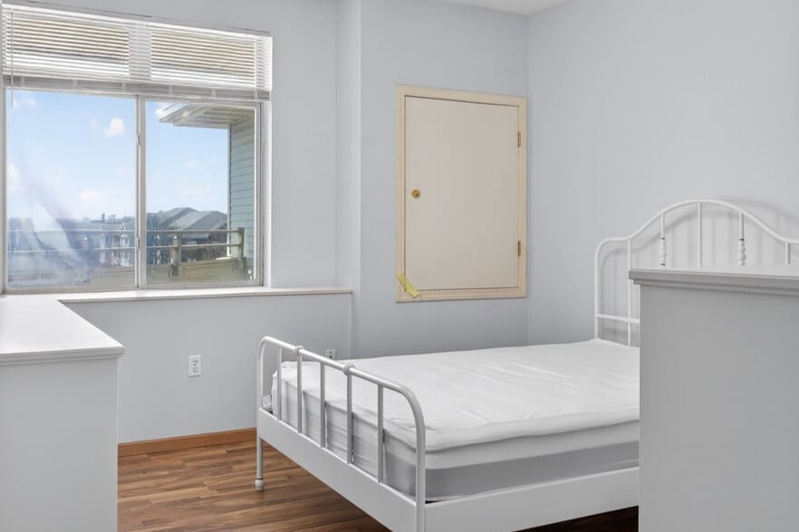 Building Photo - 301 Harbour Town Dr