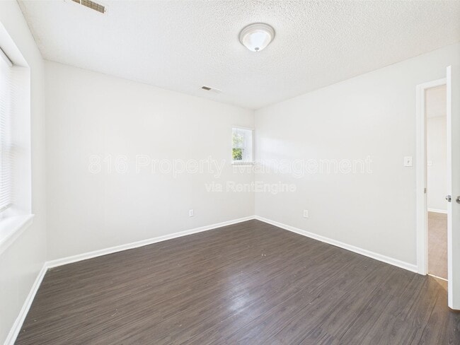 Building Photo - 1229 W Hayward Ave