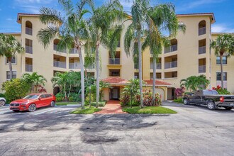 Building Photo - 100 Uno Lago Dr