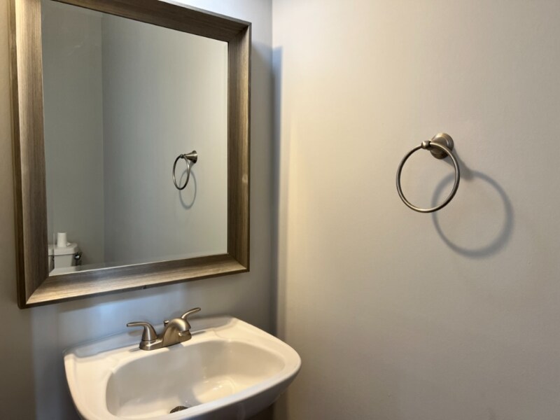 Building Photo - 4825 Chesterfield Ct