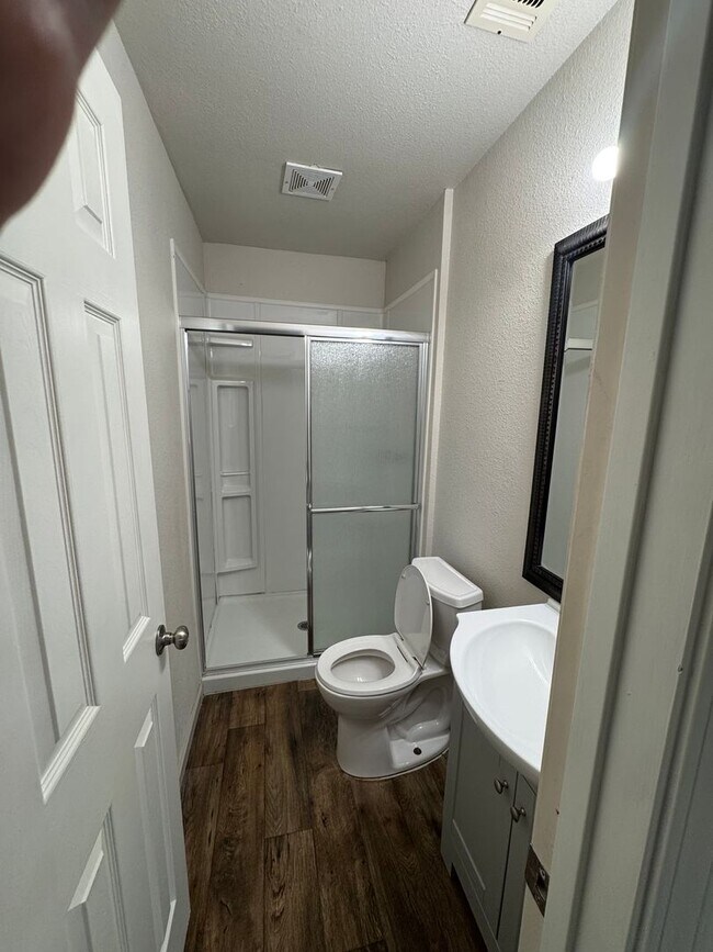 Building Photo - 4 bed 2 bath in Merced available now