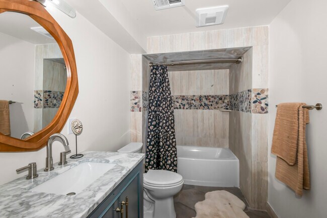 Building Photo - MCM Ranch : Modern 5BR Near Henry Ford & McLaren