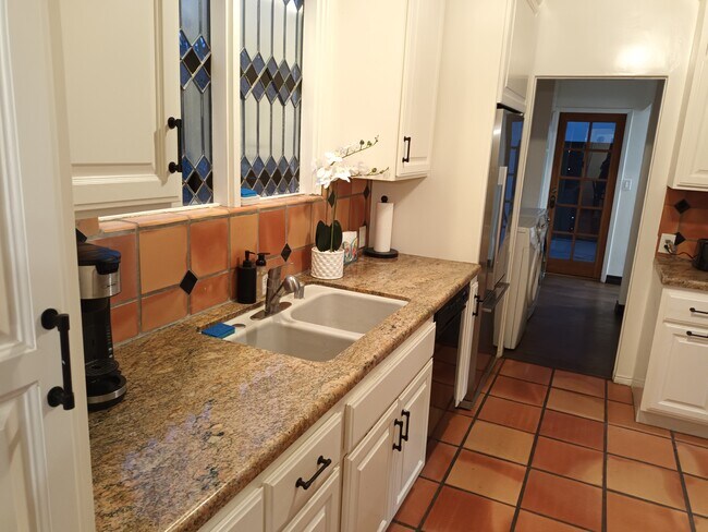 Building Photo - 359 Heather Heights Ct