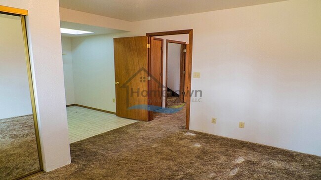 Building Photo - 3 Bed 1.5 Bath with Garage & Fenced Yard