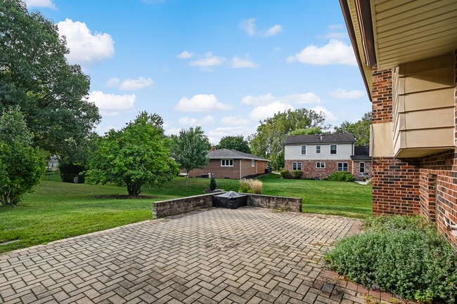 Building Photo - 8456 Dixon Ct