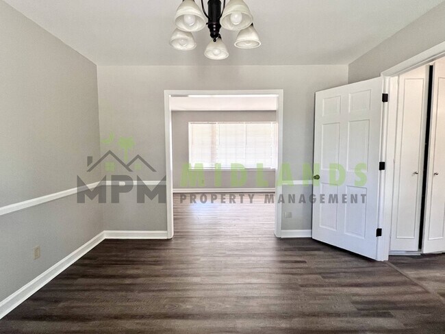 Building Photo - 300 Lydgate Dr