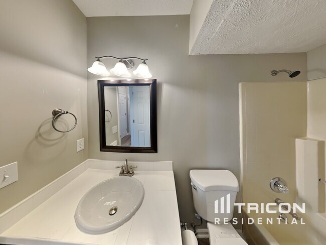 Building Photo - 109 Peak Hill Cir