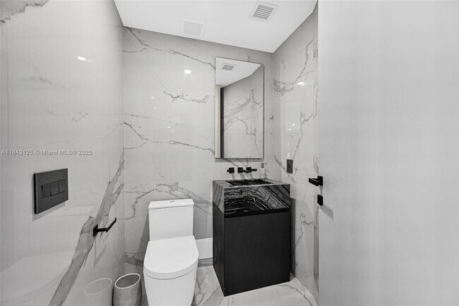 Building Photo - 1000 South Pointe Dr