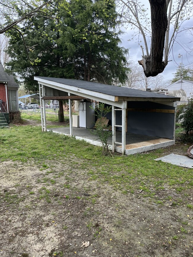 Building Photo - 5211 Shady Ln