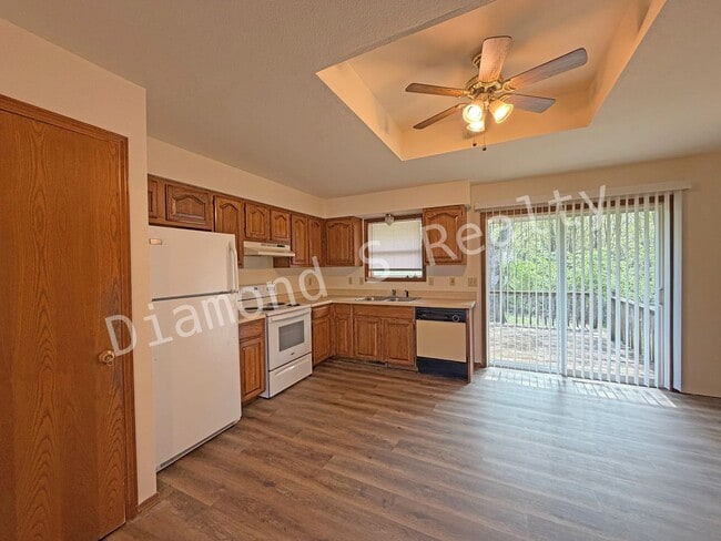 Building Photo - Cute and Clean 3-Bedroom Home Available in Southwest Spfd