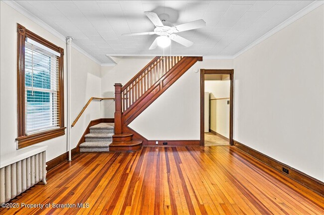 Building Photo - 1446 Thackery St