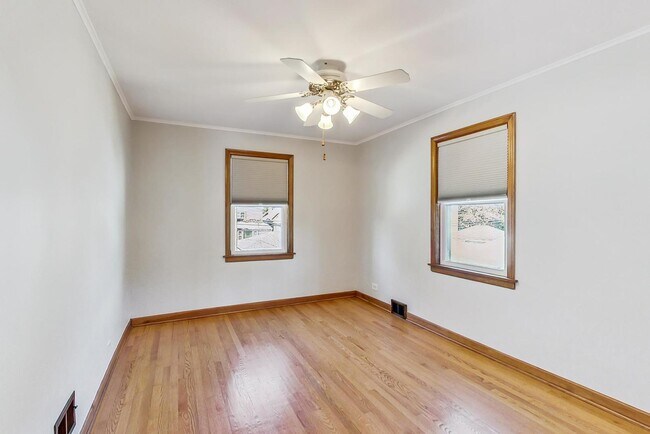 Building Photo - 5644 N Meade Ave