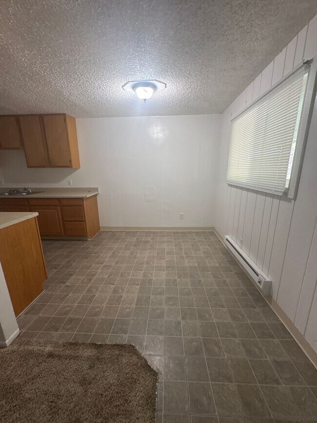 Building Photo - Quail Hollow 12