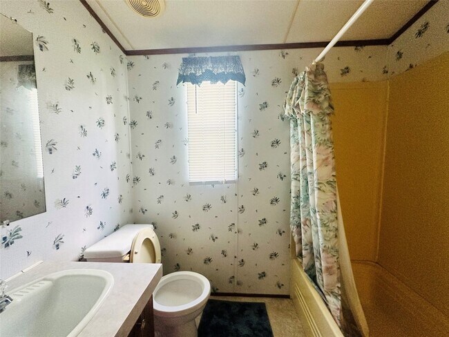 Building Photo - 9012 Spruce St