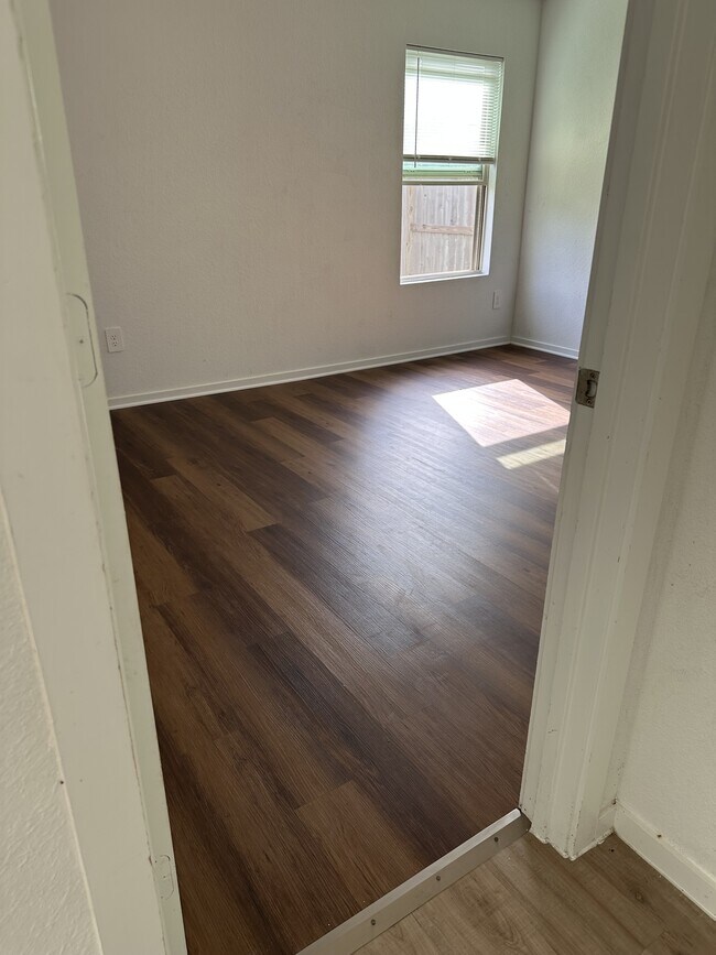 Building Photo - 1558 San Sebastien Dr