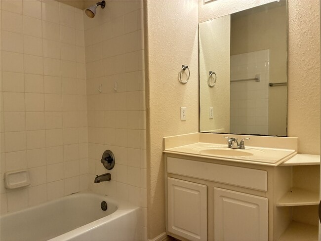 Building Photo - 14207 Parable Ct