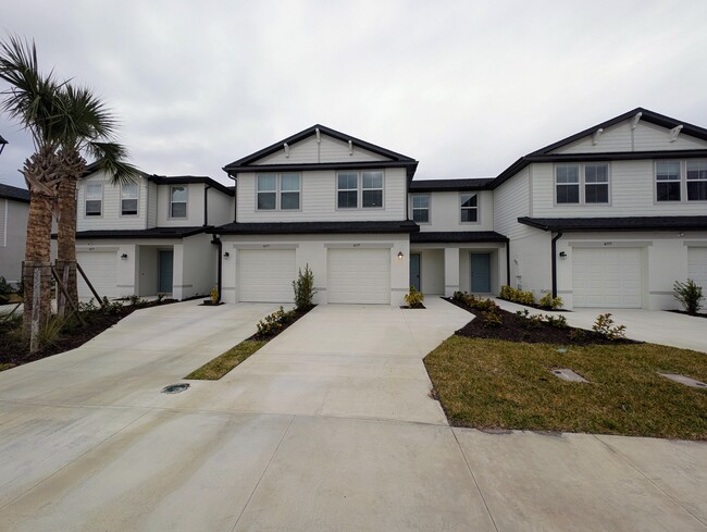 FRONT DRIVEWAY - 4277 Cirella Ct