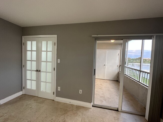 Building Photo - 2811 N Oakland Forest Dr