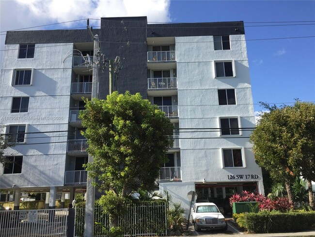Building Photo - 126 SW 17th Rd