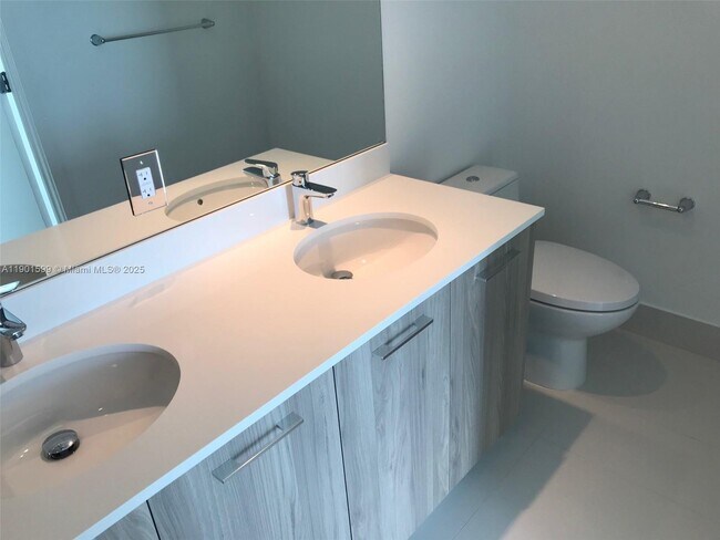 Building Photo - 501 NE 31st St