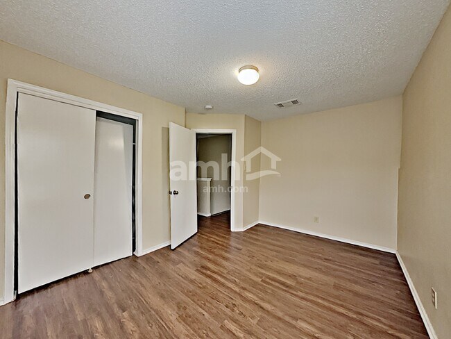 Building Photo - 8131 Cheryl Meadow Dr