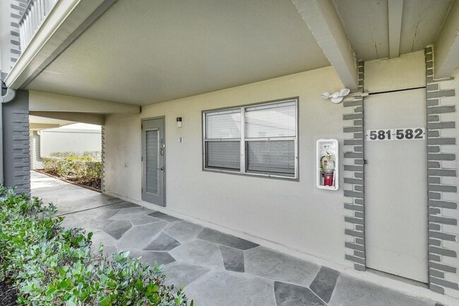 Building Photo - 581 Monaco Way