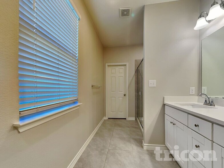 Building Photo - 142 Yellowbark St