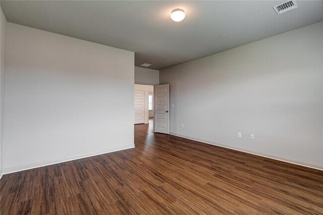 Building Photo - 1620 Bryant Dr