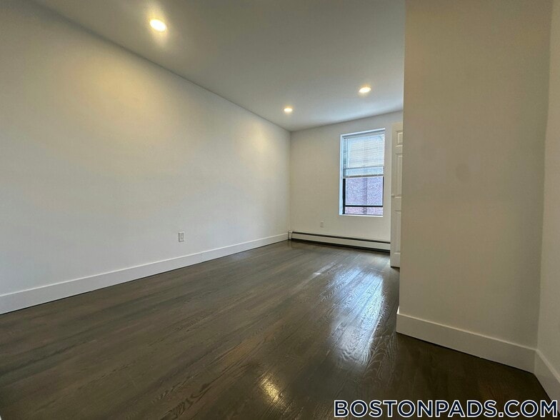Building Photo - 44A Joy St