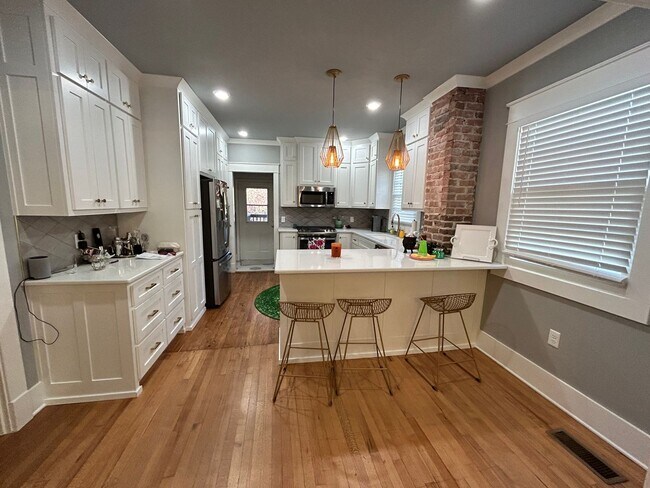 Building Photo - Contact Peggy 501 676 1758