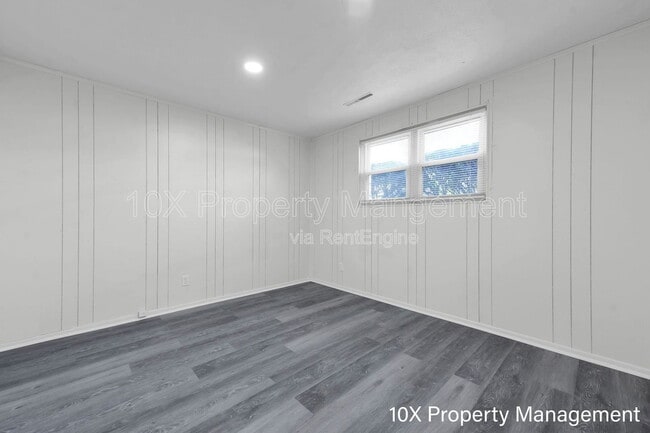 Building Photo - 907 Higbee Dr N