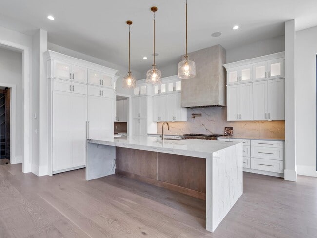 Building Photo - 330 Kelly Plantation Dr