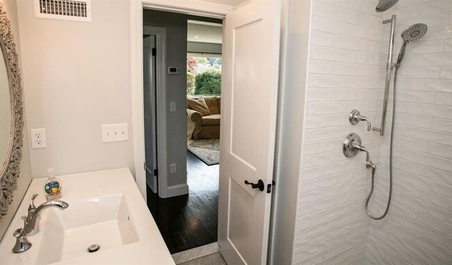 Building Photo - 18 Sylvan Terrace