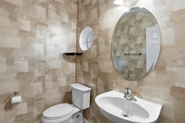 Building Photo - 3383 Antica St