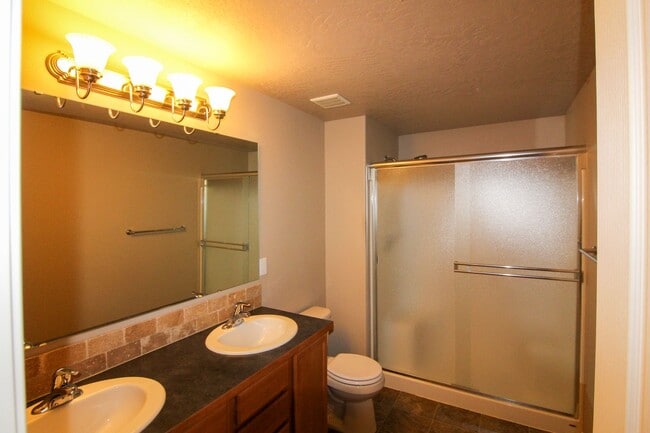 Building Photo - 3 bedroom, 2 bath home in Pasco