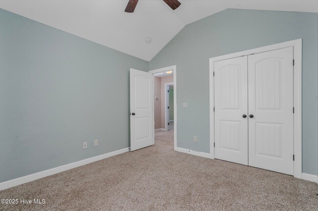 Building Photo - 402 Marsh Island Dr