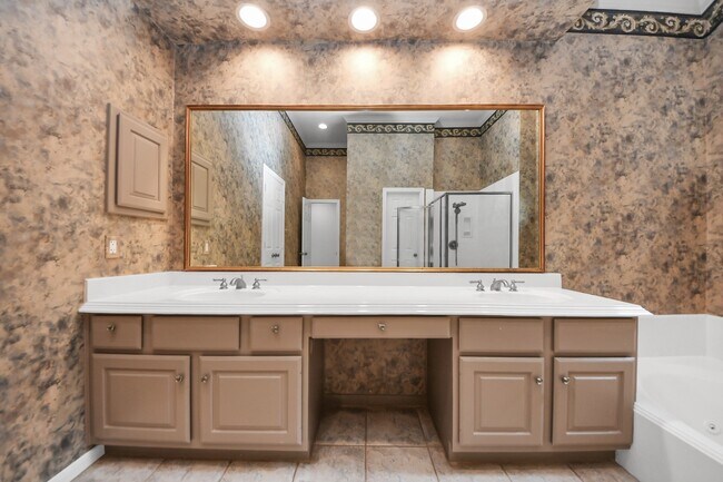 Building Photo - 39 Wild Meadow Ct