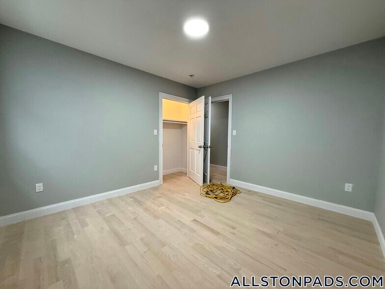 Building Photo - 8 Brentwood St