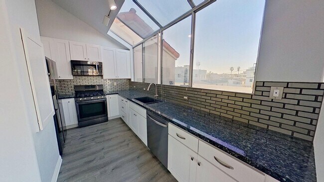 Building Photo - 16917 10th St