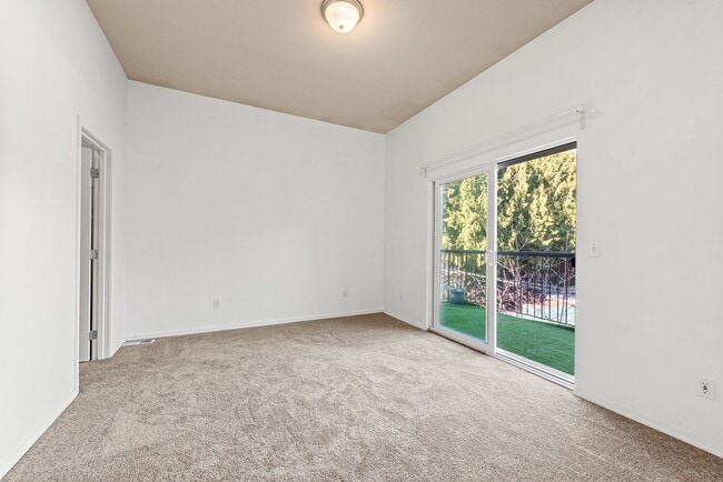 Building Photo - Well-appointed 3-Bedroom Townhome Near Downtown Kenmore & Bothell