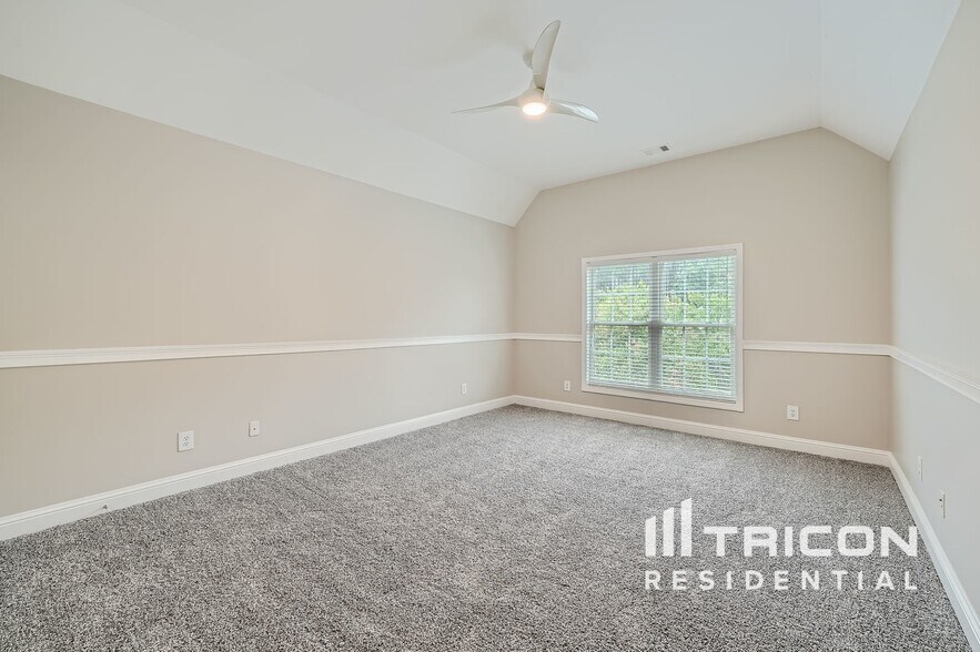 Building Photo - 6315 Tamarack Tr